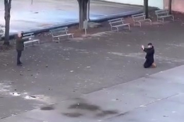 Kocaeli’de okul bahçesinde silahlı dehşet: Kızını rahatsız ettiğini iddia ettiği genci rehin aldı