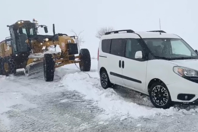 Aksaray’da yoğun kar yolları kapattı: Araçlar mahsur kaldı