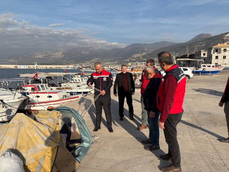 İskenderun Balıkçı Barınağı’nda su ürünleri denetimi 2