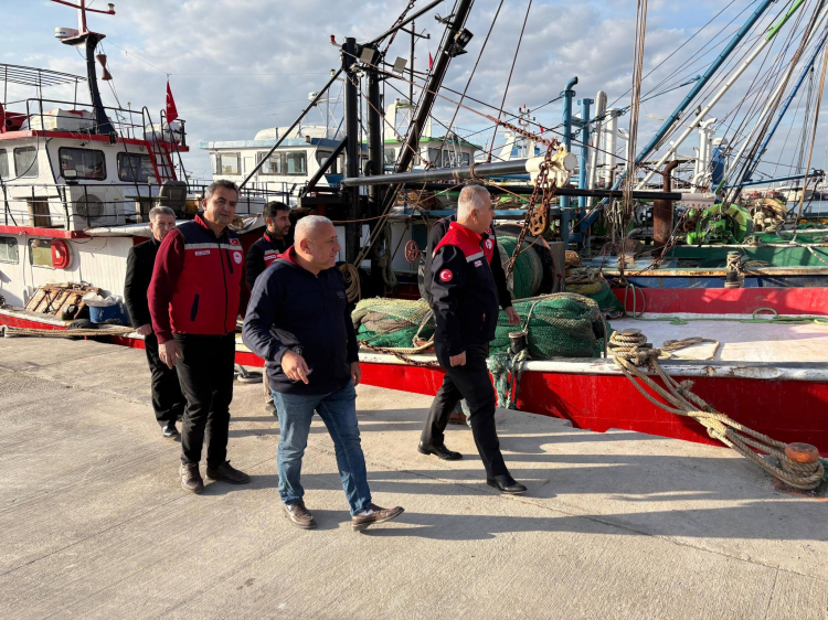 İskenderun Balıkçı Barınağı’nda su ürünleri denetimi 3