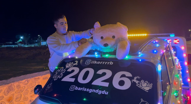 Mersin'de 'Işıklı Toros' şovu: Çekici üstünde gezdirdiler 2