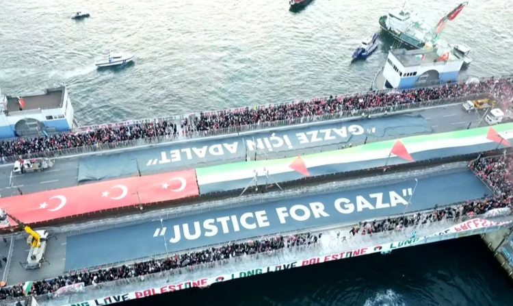 Bilal Erdoğan’dan Galata Köprüsü’nde Gazze için boykot çağrısı 2