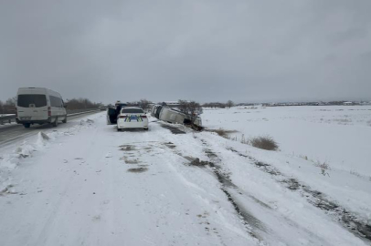 Elazığ’da kar yağışı kazaya neden oldu: minibüs şarampole devrildi, 9 yaralı
