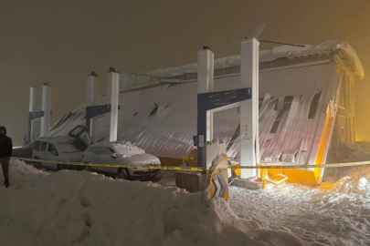 Hakkari'de akaryakıt istasyonunun çatısı çöktü: 8 kişi yaralandı