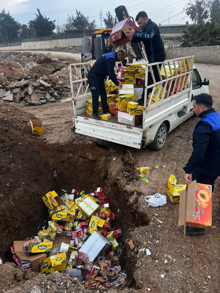 Hatay’da okul çevrelerinde denetim sonucu 465 kilo sağlıksız ürün imha edildi 2