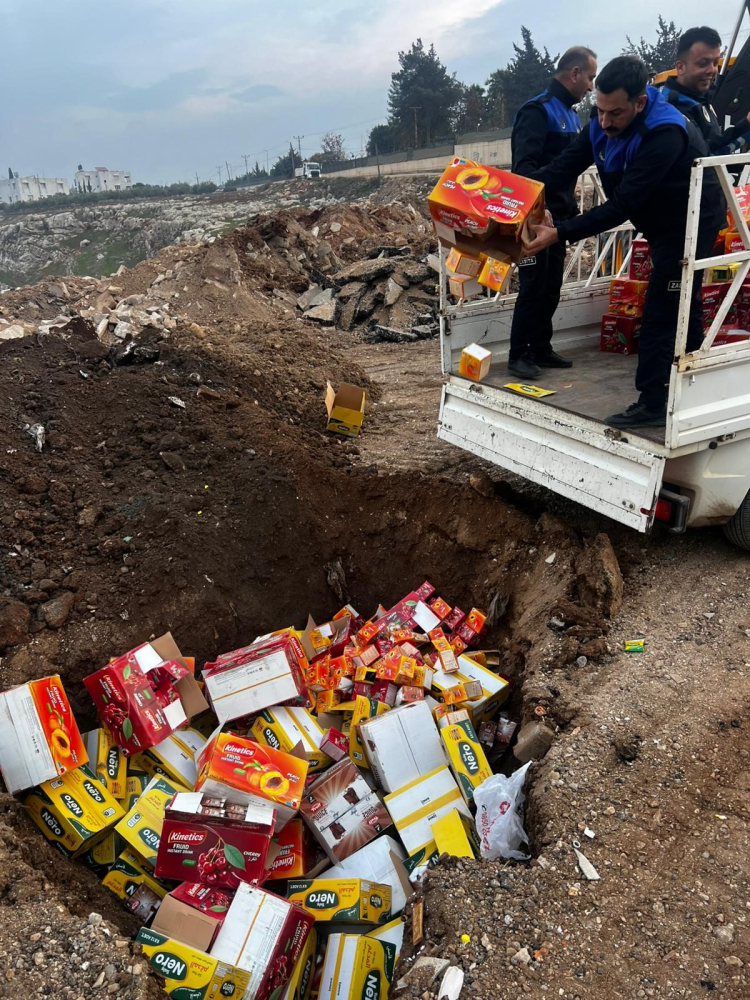 Hatay’da okul çevrelerinde denetim sonucu 465 kilo sağlıksız ürün imha edildi 3