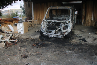 Mersin Bozyazı’da park halindeki iki araçta yangın