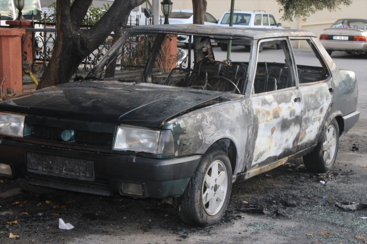 Mersin Bozyazı’da park halindeki iki araçta yangın 2