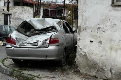 Şiddetli rüzgar Gaziosmanpaşa’da çatıları yerinden söktü