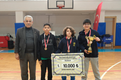 Ceyhan’da gençler kurtuluş yıl dönümünü sporla kutladı