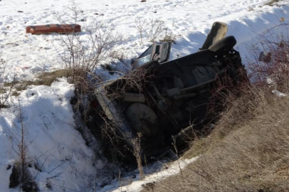 Kastamonu’da otomobil şarampole yuvarlandı: 1’i ağır 4 yaralı