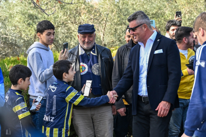 Fenerbahçe Başkanı Sadettin Saran, Adana’da ilkokul öğrencileriyle buluştu