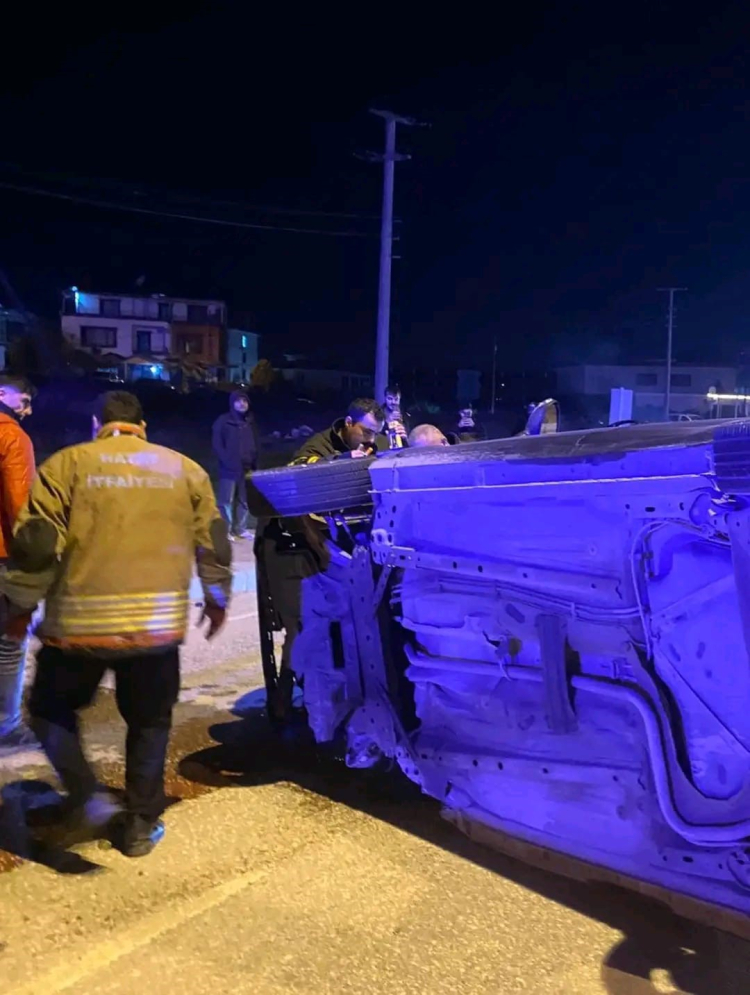 Hatay Defne’de vidanjöre çarpan otomobil takla attı 1 yaralı 2