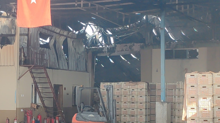 Hatay Erzin’de pantolonunu giymek için geri dönen 19 yaşındaki işçi dumandan etkilenerek öldü 2