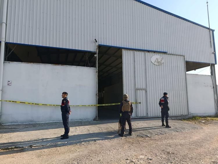 Mersin Silifke’de depoda binlerce izinsiz patlayıcı ele geçirildi 2