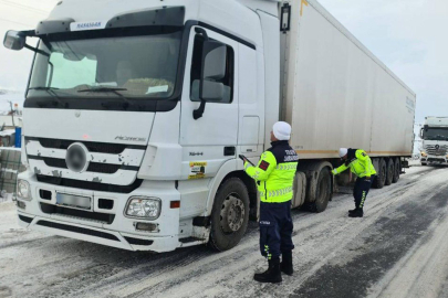 Yoğun kar yağışında Jandarma sahada: Trafik ve Asayiş ekipleri görev başında