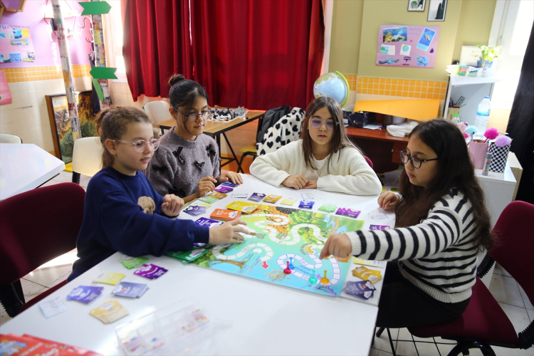 Adana’da öğretmenlerden akran zorbalığına karşı eğitici oyun 2