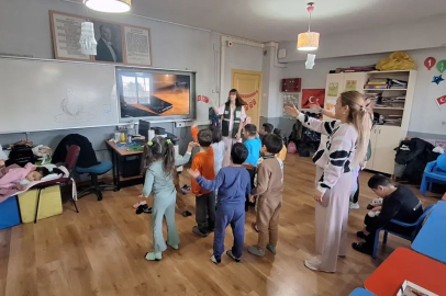 Adana’da Yeşilay gönüllüleri sağlıklı nesiller için sahada