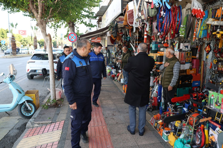 Akdeniz’de kaldırım ve yol işgaline 8 bin 700 lira ceza 2