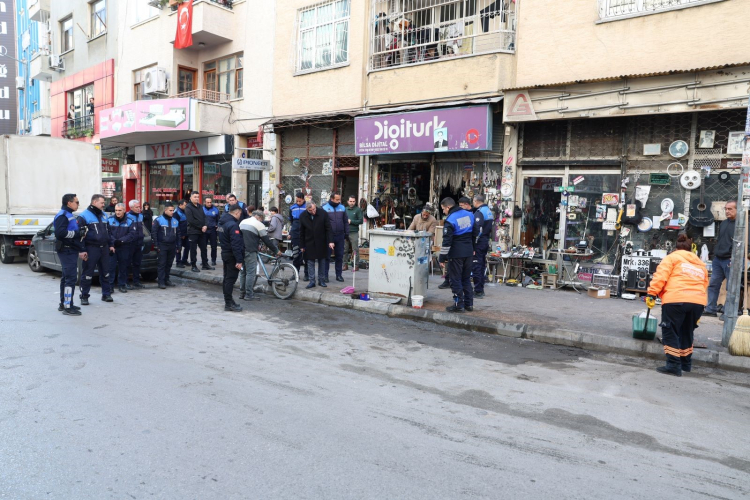 Akdeniz’de kaldırım ve yol işgaline 8 bin 700 lira ceza 3