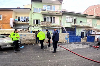 Aksaray’da 2 katlı binada yangın paniğe yol açtı