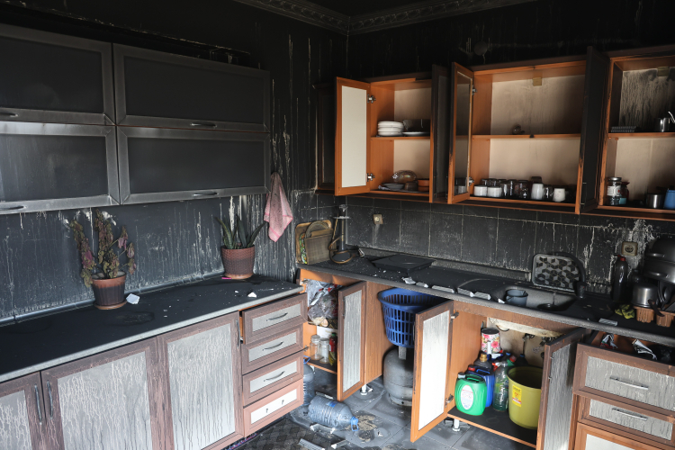 Depremde ailesini kaybetmişti, bu kez evi yandı 3