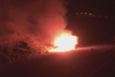 Hatay’da seyir halindeki otomobil alevlere teslim oldu