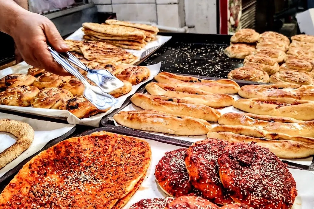 Türkiye’nin Sokak Lezzetleri: Kültürün Tadına Yolculuk