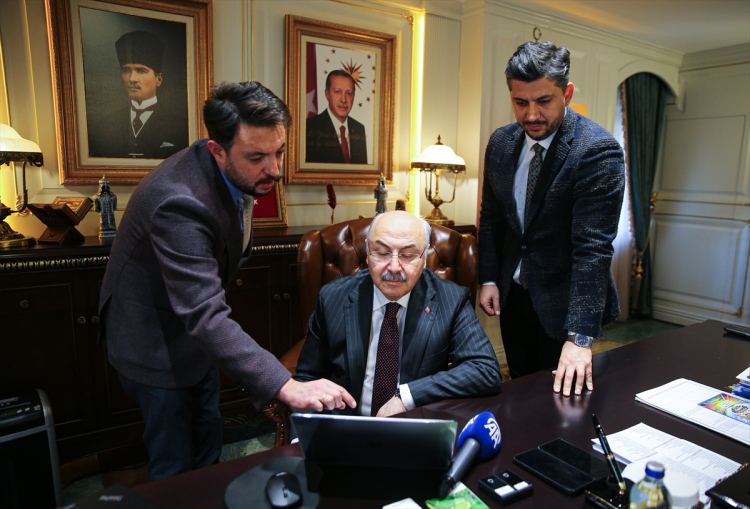 Vali Yavuz Selim Köşger, AA’nın “Yılın Kareleri” oylamasına katıldı 2