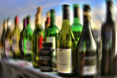 ALKOLLÜ İÇKİLERDE ÖTV ZAMMI FİYATLARI UÇURDU: RAKI, BİRA, VİSKİYE ARKA ARKAYA ARTIŞ