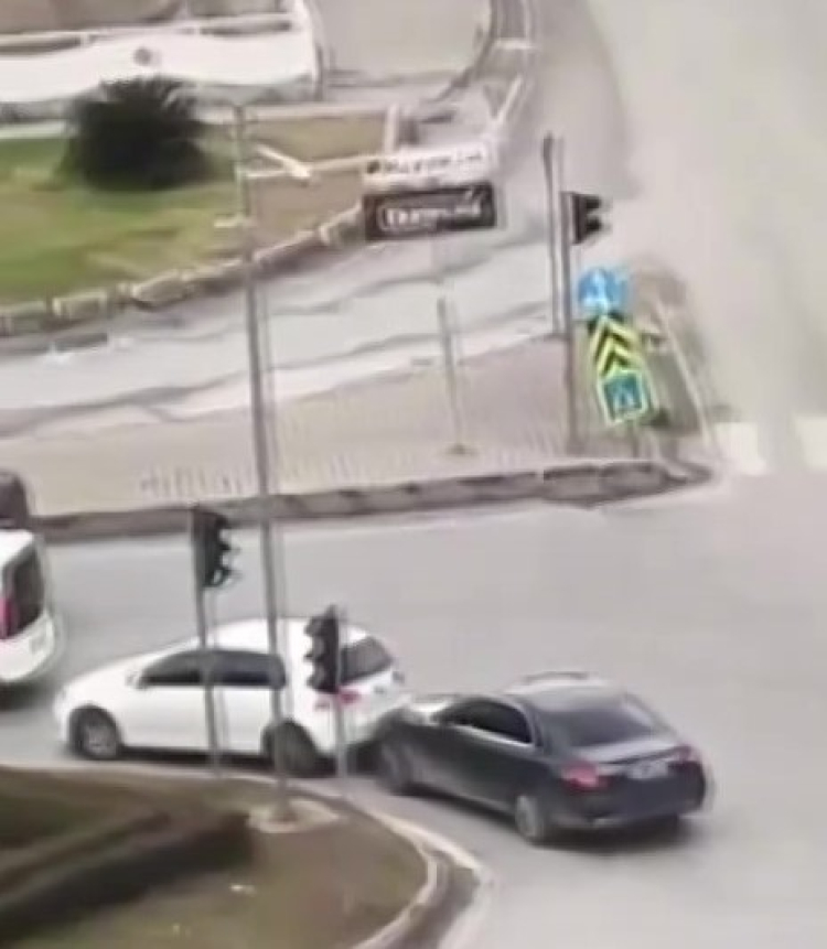 Adana’da trafikte dehşet Eşinin aracına defalarca çarptı 2