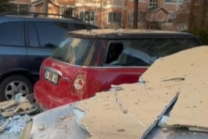 Ankara’daki fırtına, park halindeki araçları vurdu