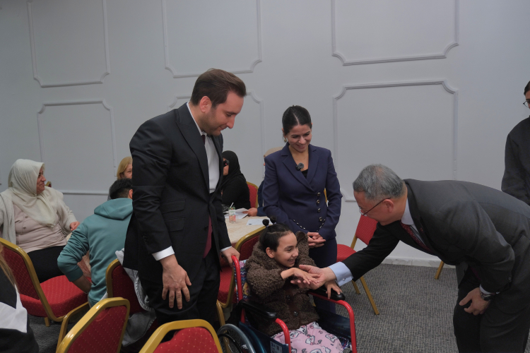 Ceyhan’da Tayvan iş birliğiyle tekerlekli sandalye dağıtıldı 2