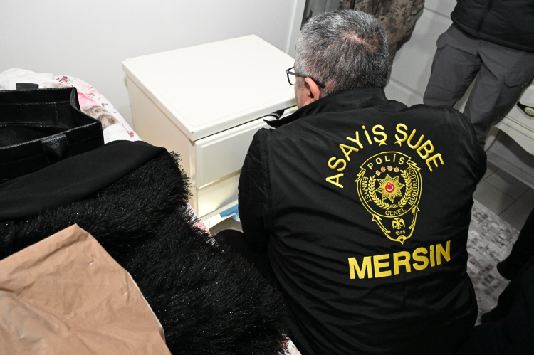 Mersin’de 27 yıl hapis cezasıyla aranan firari yakalandı 3