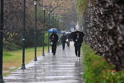 ANTALYA’DA PAZAR GÜNÜ HAVA SÜRPRİZİ! SAĞANAK VE KUVVETLİ RÜZGÂR BİR ANDA BASTIRACAK
