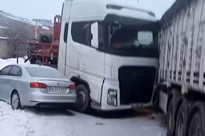 Diyarbakır’da buzlanma zincirleme kazaya neden oldu: 2 Yaralı