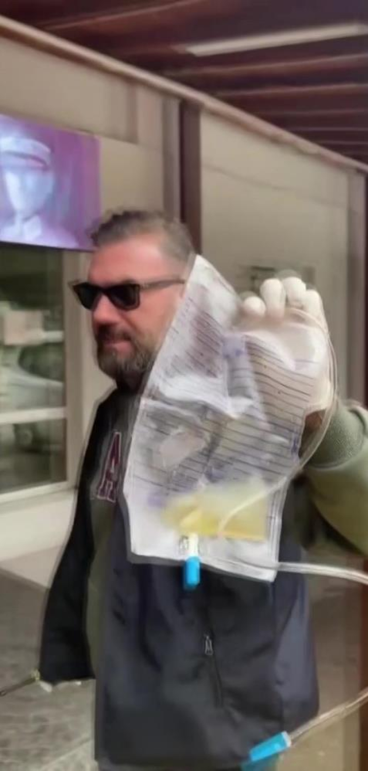 Adana'da pes dedirten olay, sonda tüpüne meyve suyu koyup dilendi 2