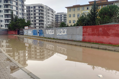 Adana’da yağmur çilesi: Öğrenciler okula ulaşmakta zorlandı