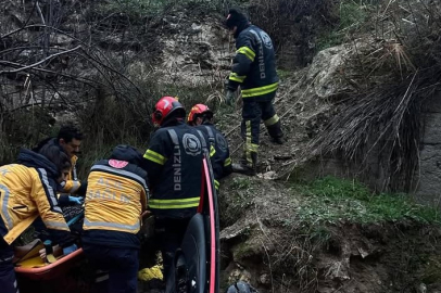 Denizli’de 30 metrelik uçuruma yuvarlanan otomobilde 2’si çocuk 5 kişi kurtarıldı