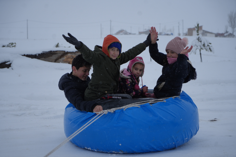 Kar yağışı ve soğuk hava eğitimi vurdu, 14 ilde okullar tatil edildi 2