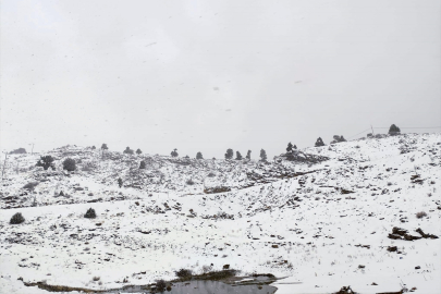 Mersin Anamur’un yüksek kesimleri karla beyaza büründü