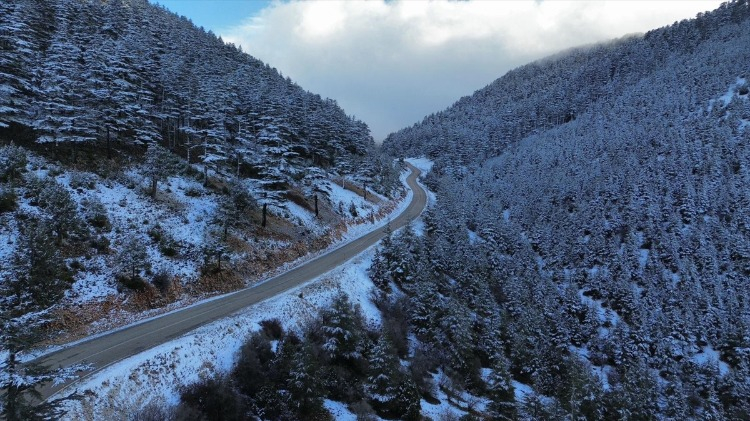 - Antalya'nın Kaş ilçesinde karla kaplanan ormanlık alan, havadan görüntülendi.