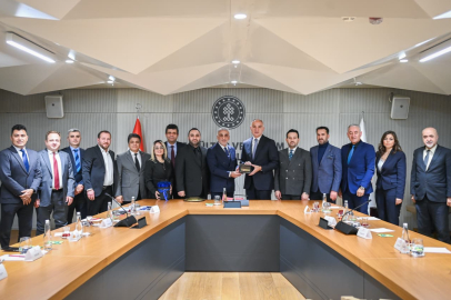 Bakan Ersoy, radyo ve televizyon yayıncıları ile sektör konularını ele aldı