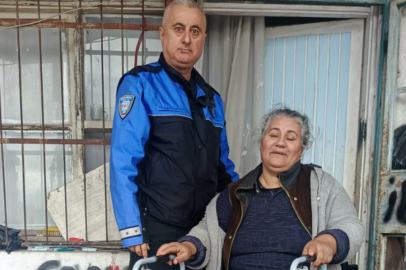 Tekerlekli sandalyesi kırılan vatandaşın yardımına polis ekipleri koştu