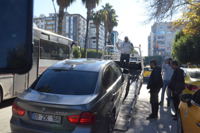 Adana’da lüks araçla korsan taksicilik yapan sürücü suçüstü yakalandı: 58 Bin ceza