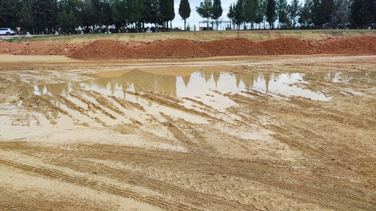 Adana'da sanata giden yol çamura teslim 4