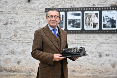 Bülent Ecevit'in 70 yıllık daktilosu, Ulucanlar Cezaevi Müzesi'nde