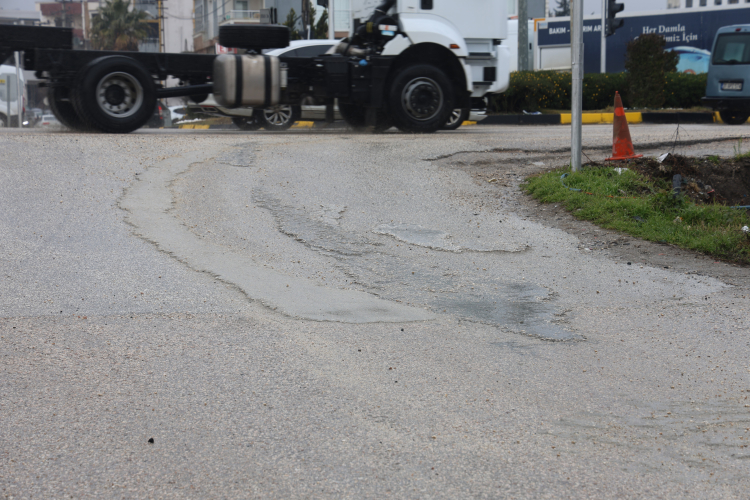 Hatay’da yola beton döken mikser sürücüsüne ceza 2