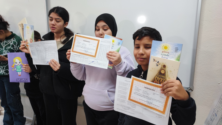 Adana’da görme engelli öğrenciler Braille alfabesiyle karnelerini aldı 2