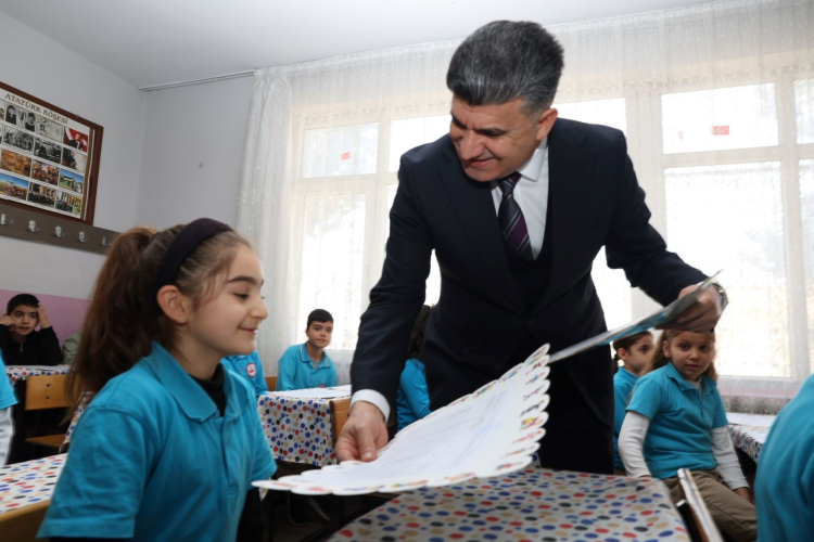 Akdeniz’de karne sevinci Zeyit Şener öğrencilerle buluştu 2